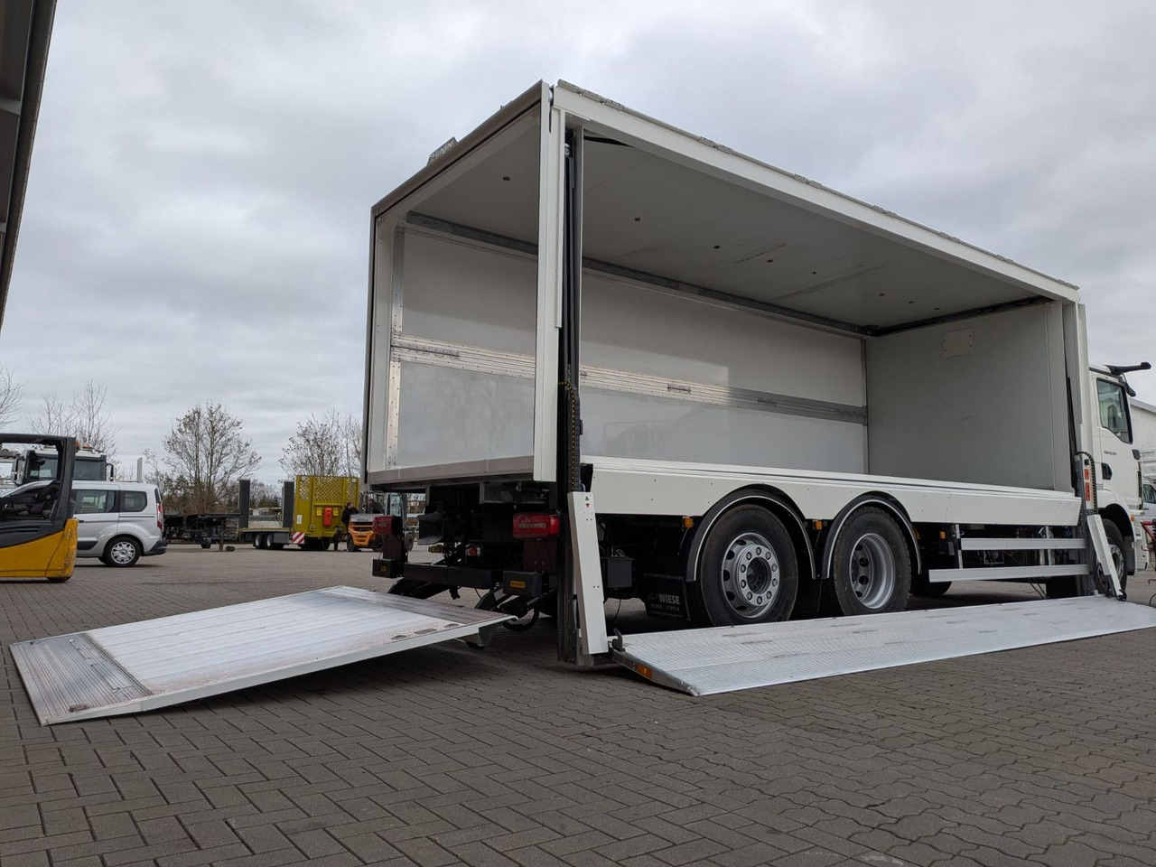 MAN TGM 26.320 6x2/4 Getränkefahrzeug Wingliner LBW - Camion fourgon: photos 2 MAN TGM 26.320 6x2/4 Getränkefahrzeug Wingliner LBW - Camion fourgon: photos 2