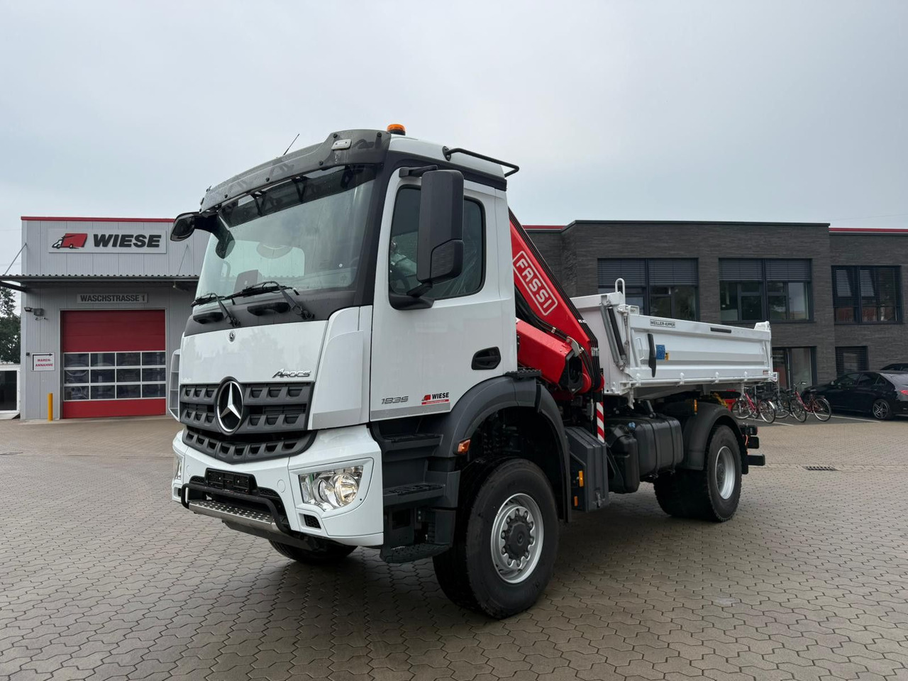 Mercedes-Benz Arocs 1835 4x4 Allrad Fassi F135 Kran Kipper - Camion grue: photos 1 Mercedes-Benz Arocs 1835 4x4 Allrad Fassi F135 Kran Kipper - Camion grue: photos 1
