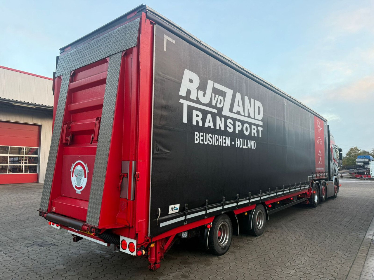 Meusburger 2-Achs-Gabelstaplertransporter Rampe Dhollandia - Semi-remorque surbaissé: photos 3 Meusburger 2-Achs-Gabelstaplertransporter Rampe Dhollandia - Semi-remorque surbaissé: photos 3