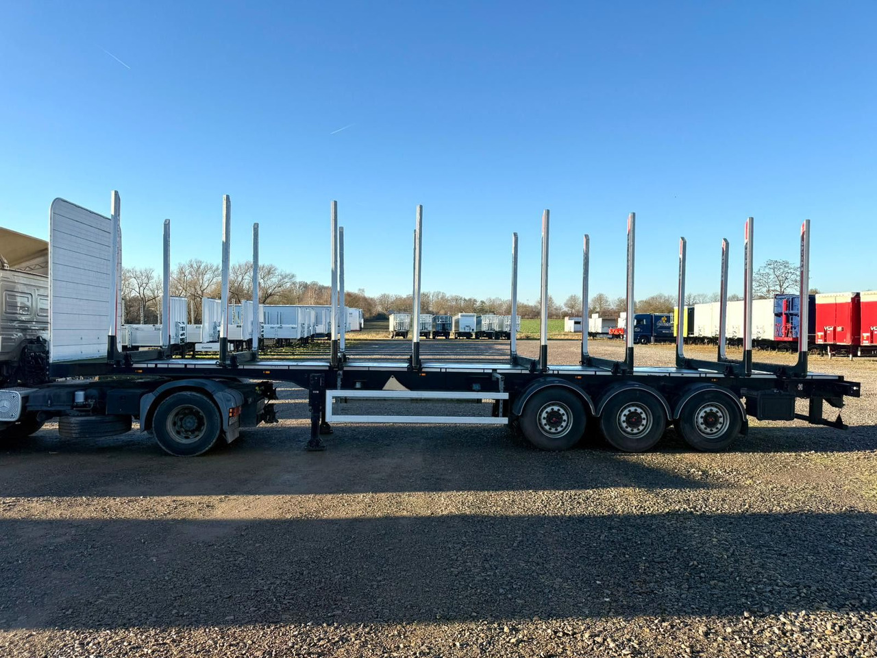 PAVIC Holzauflieger mit Schemel und Rungen - Semi-remorque grumier: photos 5 PAVIC Holzauflieger mit Schemel und Rungen - Semi-remorque grumier: photos 5