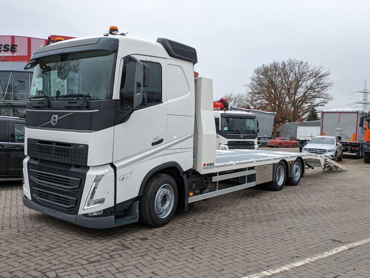Volvo FH 420 Maschinentransporter Rampennen. - Remorqueuse: photos 1 Volvo FH 420 Maschinentransporter Rampennen. - Remorqueuse: photos 1