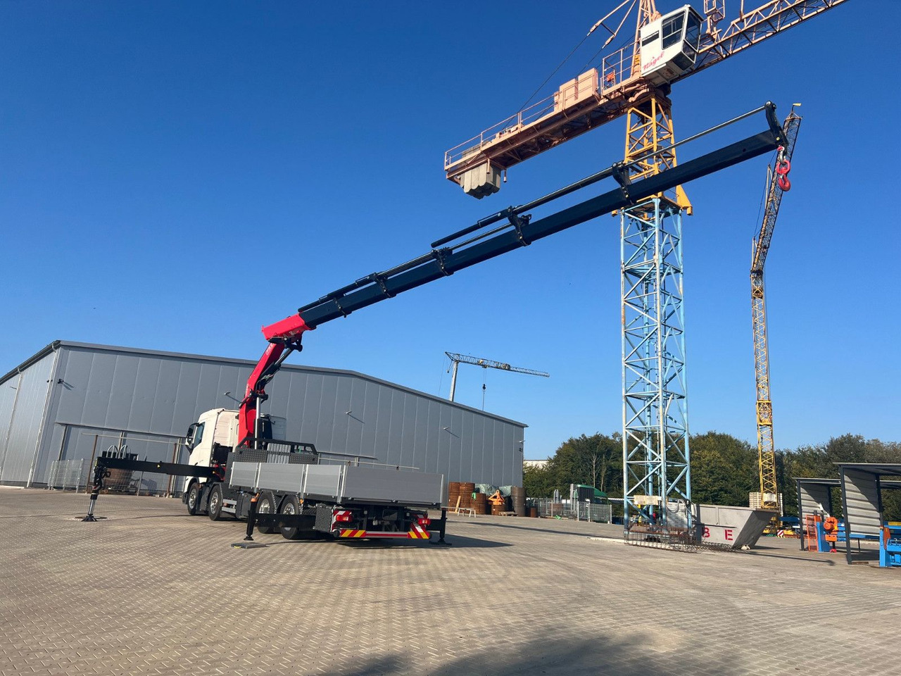 Volvo FH 500 8x2 Kran F710 RA2.26 - Camion plateau, Camion grue: photos 5 Volvo FH 500 8x2 Kran F710 RA2.26 - Camion plateau, Camion grue: photos 5