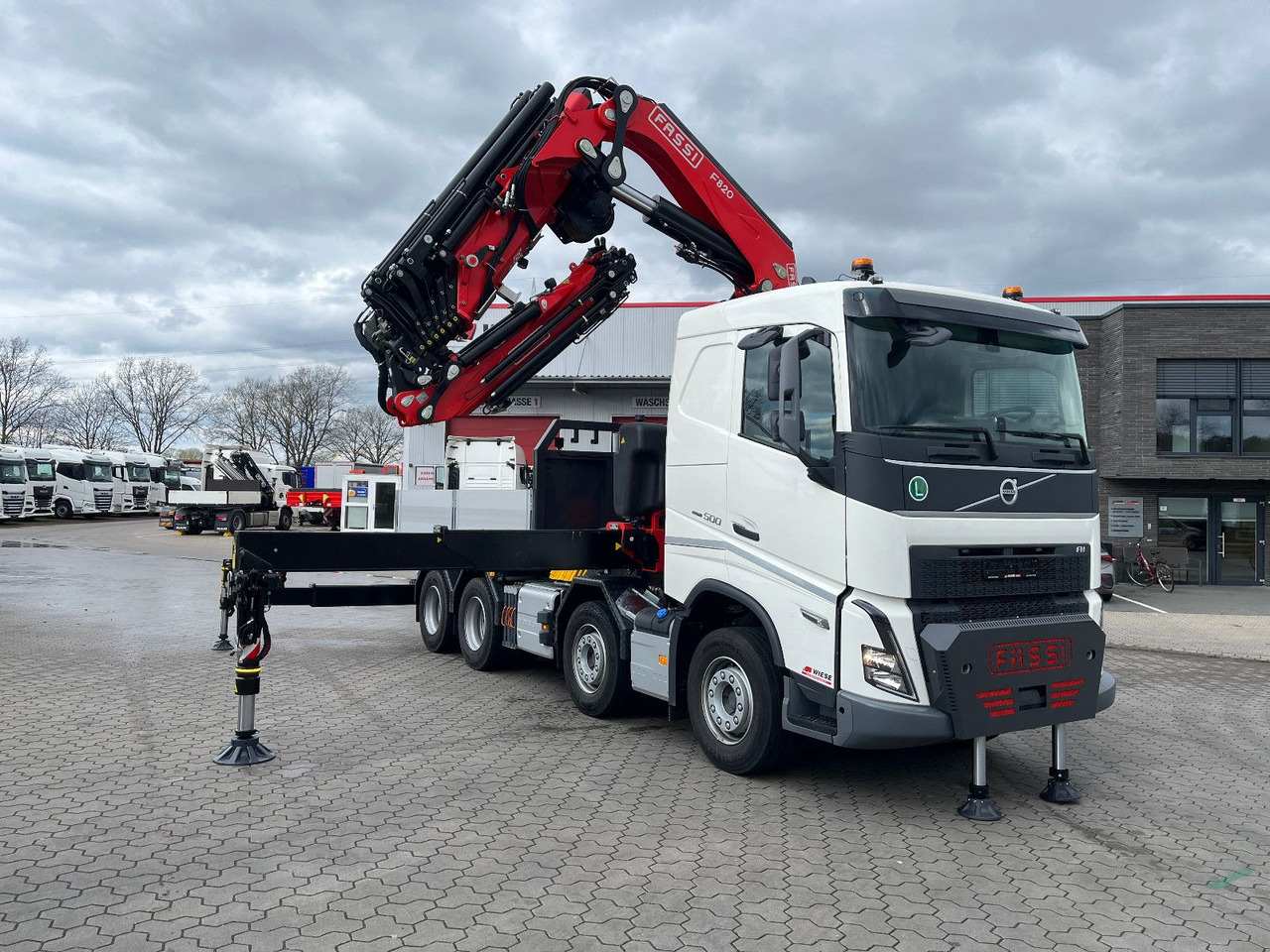 Volvo FH 500 8x4 Kran F820 RA2.27 Jib & Winde Sofort - Camion grue: photos 1 Volvo FH 500 8x4 Kran F820 RA2.27 Jib & Winde Sofort - Camion grue: photos 1