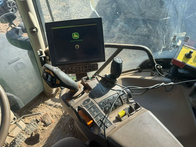 JOHN DEERE 6215R - Tracteur agricole: photos 2 JOHN DEERE 6215R - Tracteur agricole: photos 2