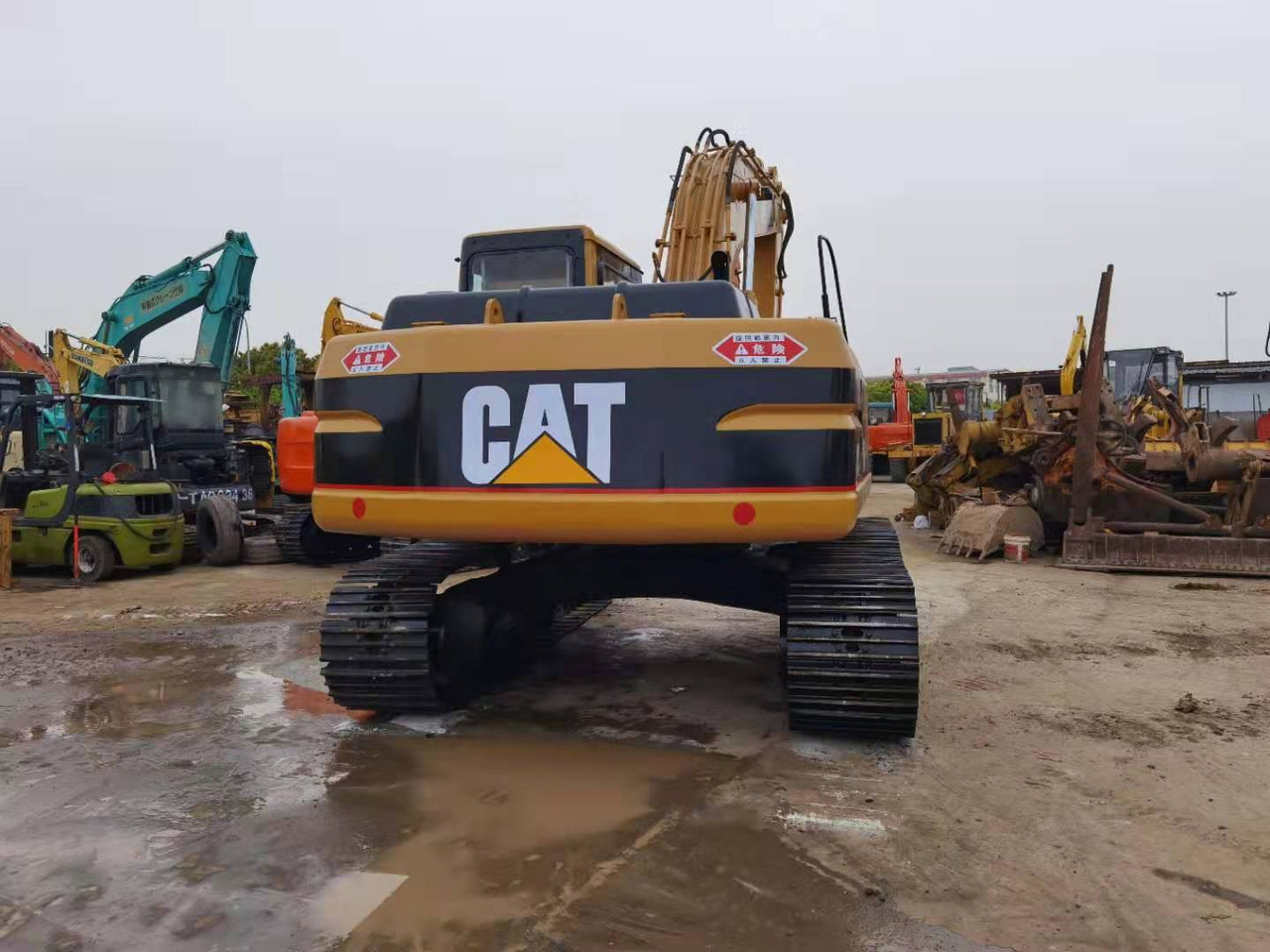 CATERPILLAR 320B - Pelle sur chenille: photos 3 CATERPILLAR 320B - Pelle sur chenille: photos 3