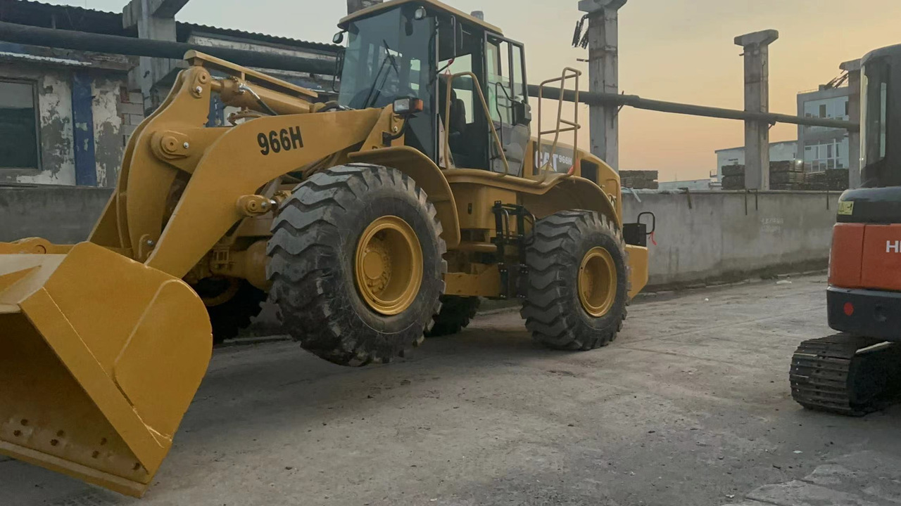 CATERPILLAR 966H - Pelle sur pneus: photos 4 CATERPILLAR 966H - Pelle sur pneus: photos 4