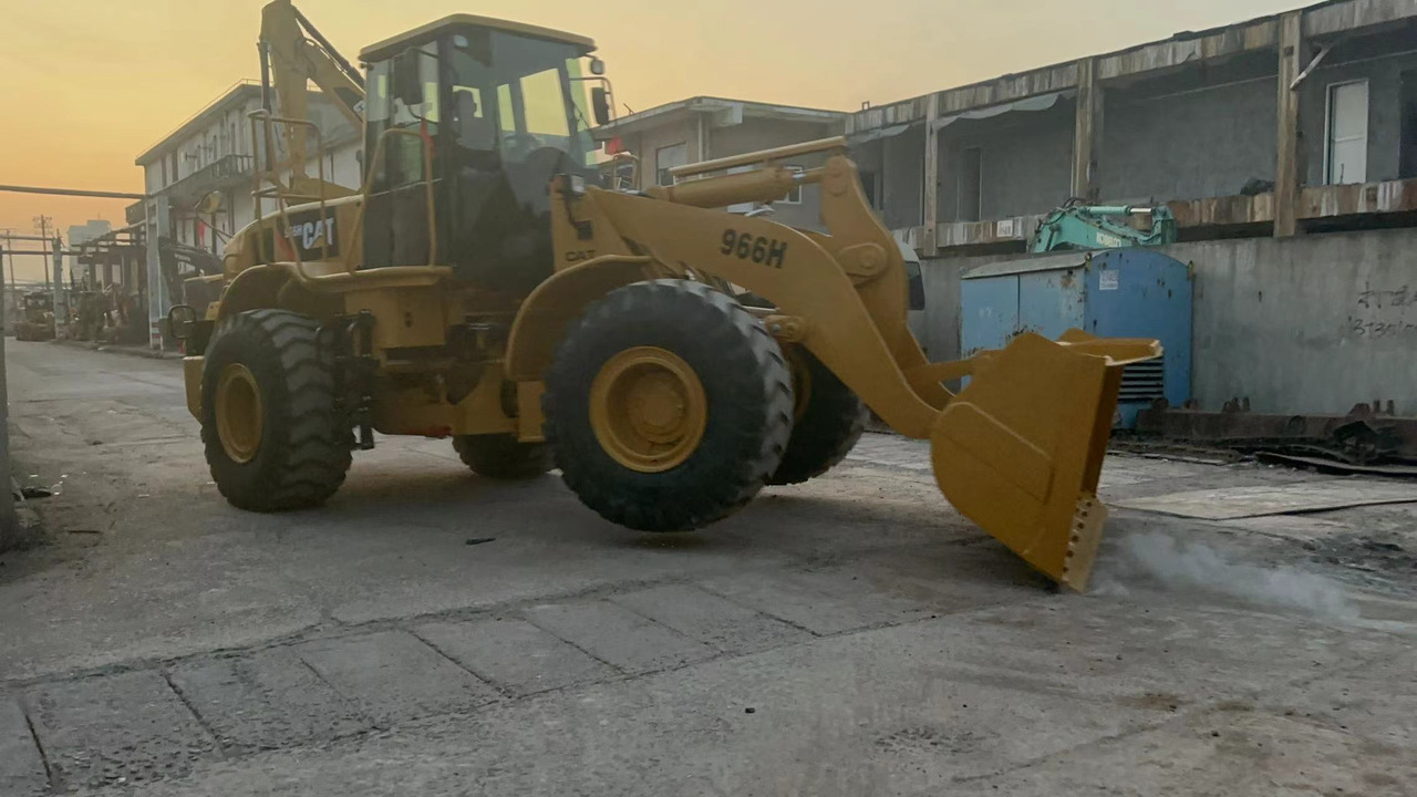 CATERPILLAR 966H - Pelle sur pneus: photos 3 CATERPILLAR 966H - Pelle sur pneus: photos 3