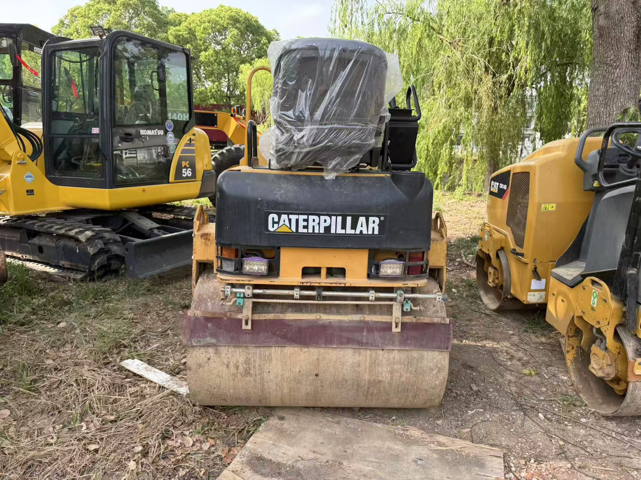 CATERPILLAR CB24B - Compacteur: photos 3 CATERPILLAR CB24B - Compacteur: photos 3