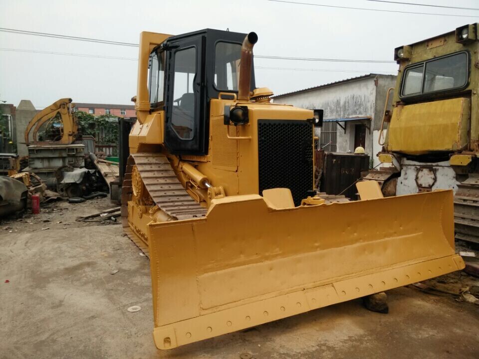 CATERPILLAR D4H - Bulldozer: photos 3 CATERPILLAR D4H - Bulldozer: photos 3