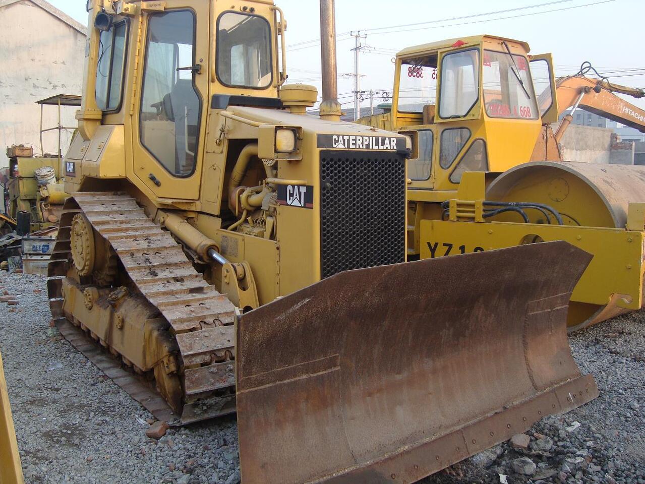 CATERPILLAR D4H - Bulldozer: photos 1 CATERPILLAR D4H - Bulldozer: photos 1