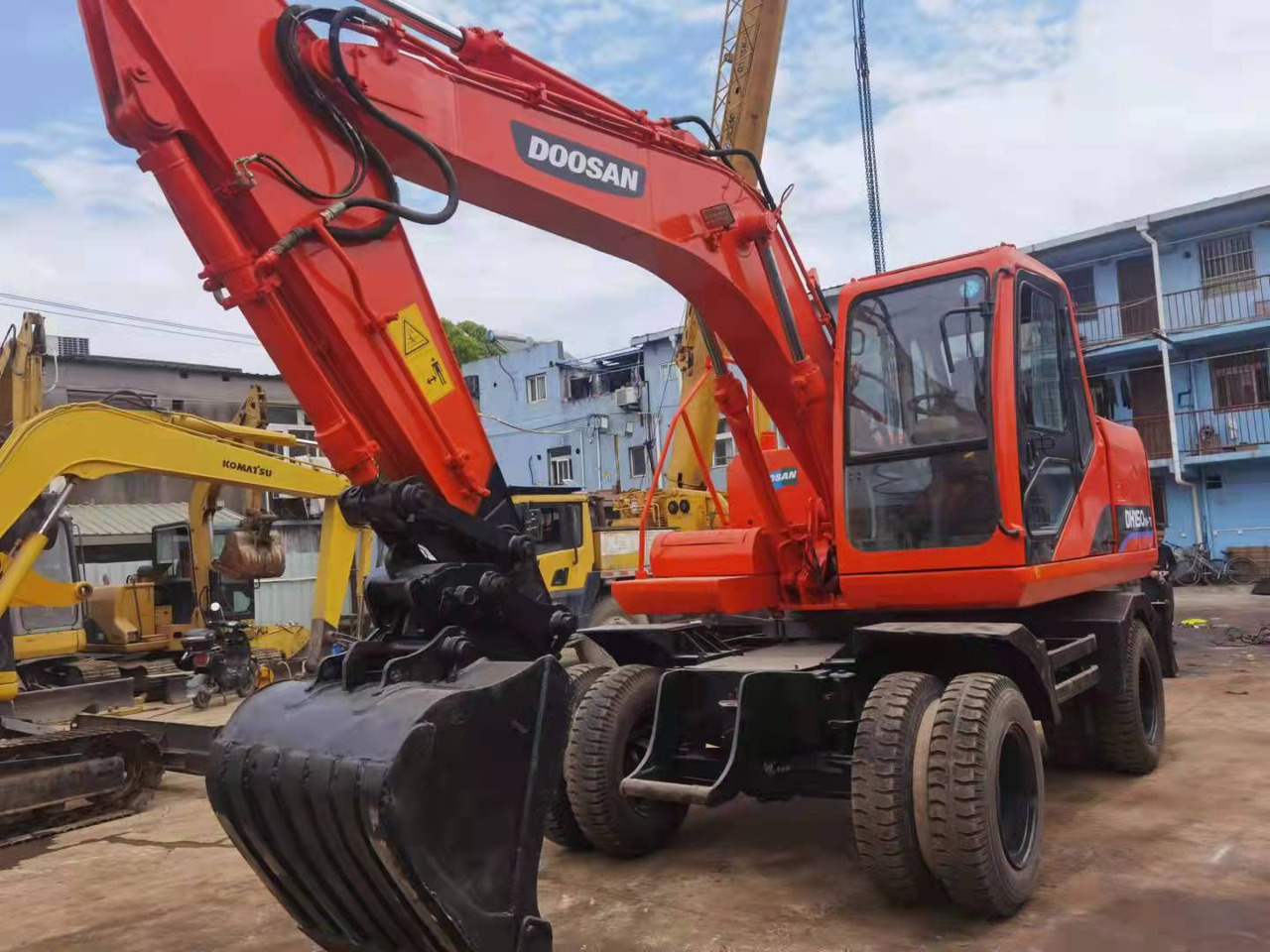 DOOSAN DH150W-7 - Pelle sur pneus: photos 3 DOOSAN DH150W-7 - Pelle sur pneus: photos 3