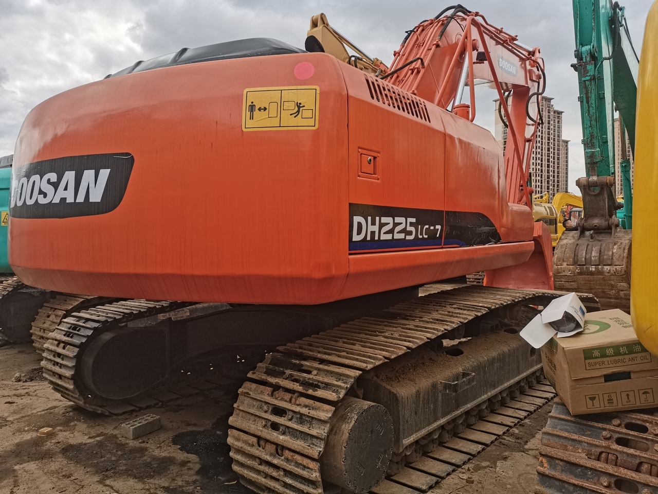 DOOSAN DH225LC-7 - Pelle sur chenille: photos 1 DOOSAN DH225LC-7 - Pelle sur chenille: photos 1