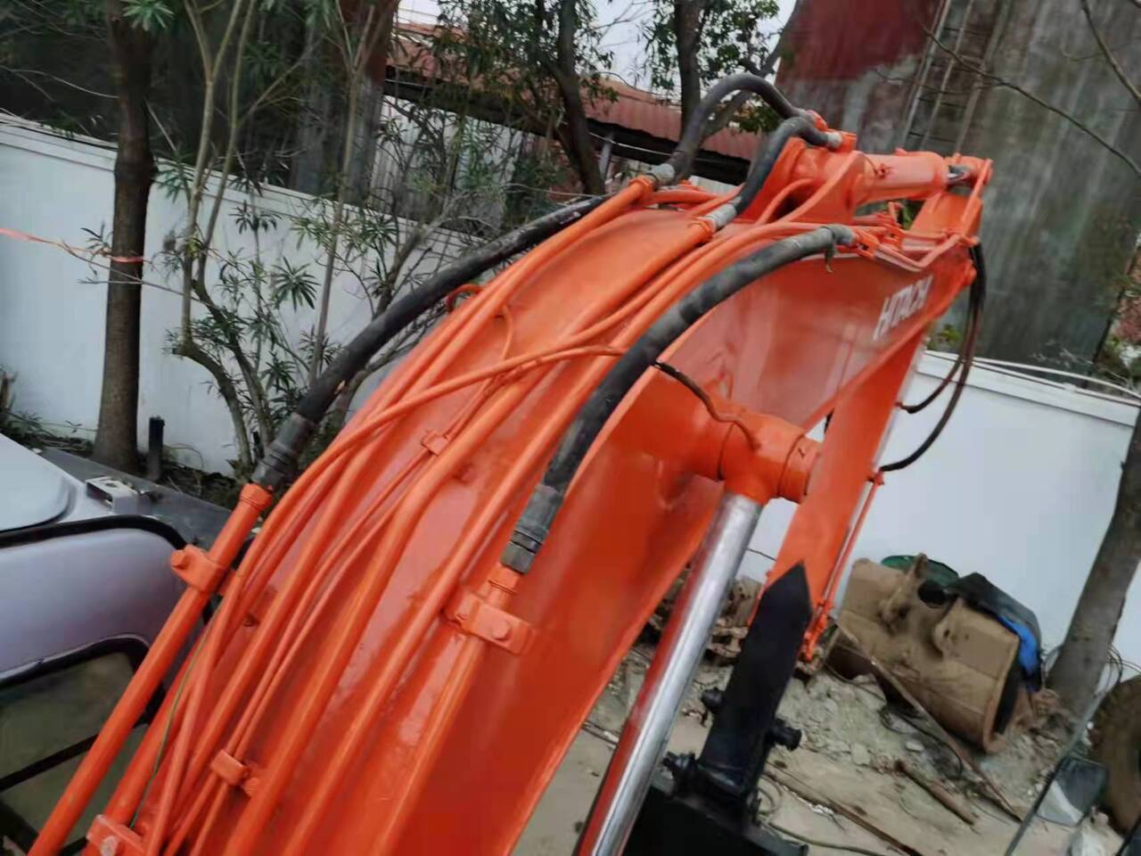 HITACHI EX120-5 - Pelle sur chenille: photos 4 HITACHI EX120-5 - Pelle sur chenille: photos 4