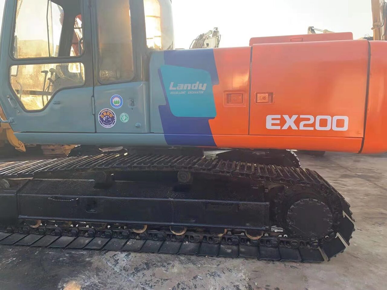 HITACHI EX200-2 - Pelle sur chenille: photos 3 HITACHI EX200-2 - Pelle sur chenille: photos 3