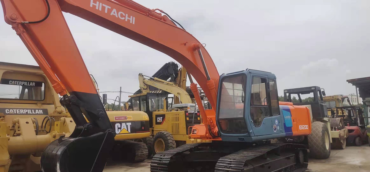HITACHI EX200-2 - Pelle sur chenille: photos 3 HITACHI EX200-2 - Pelle sur chenille: photos 3