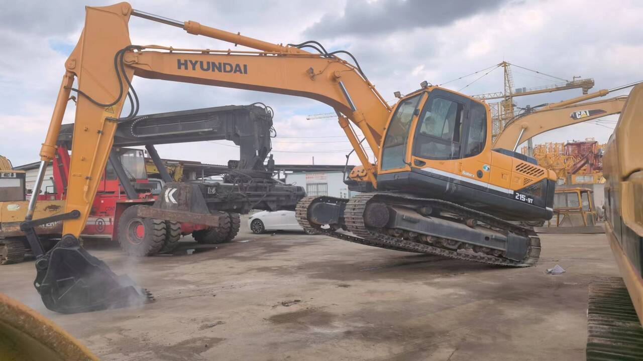 HYUNDAI R215-9T - Pelle sur chenille: photos 4 HYUNDAI R215-9T - Pelle sur chenille: photos 4