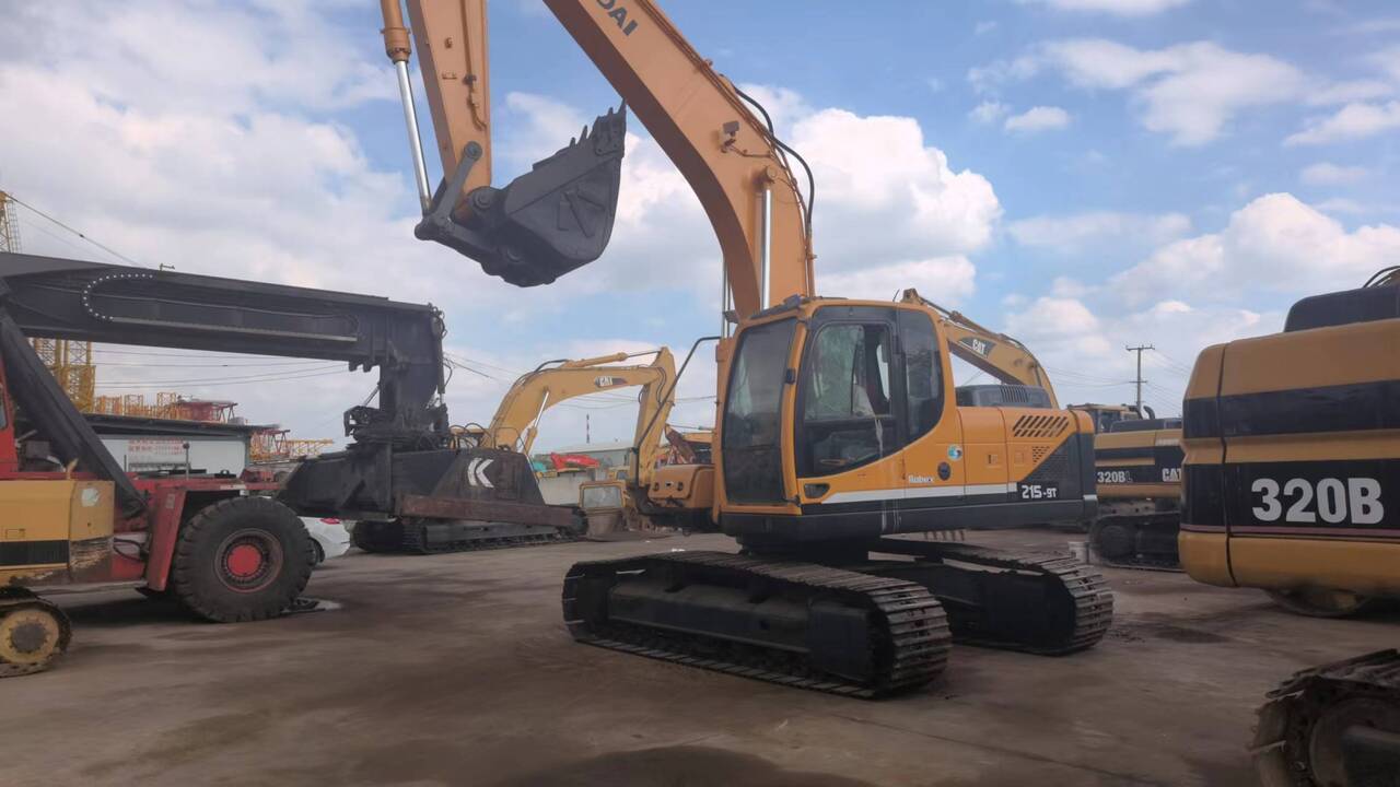 HYUNDAI R215-9T - Pelle sur chenille: photos 1 HYUNDAI R215-9T - Pelle sur chenille: photos 1