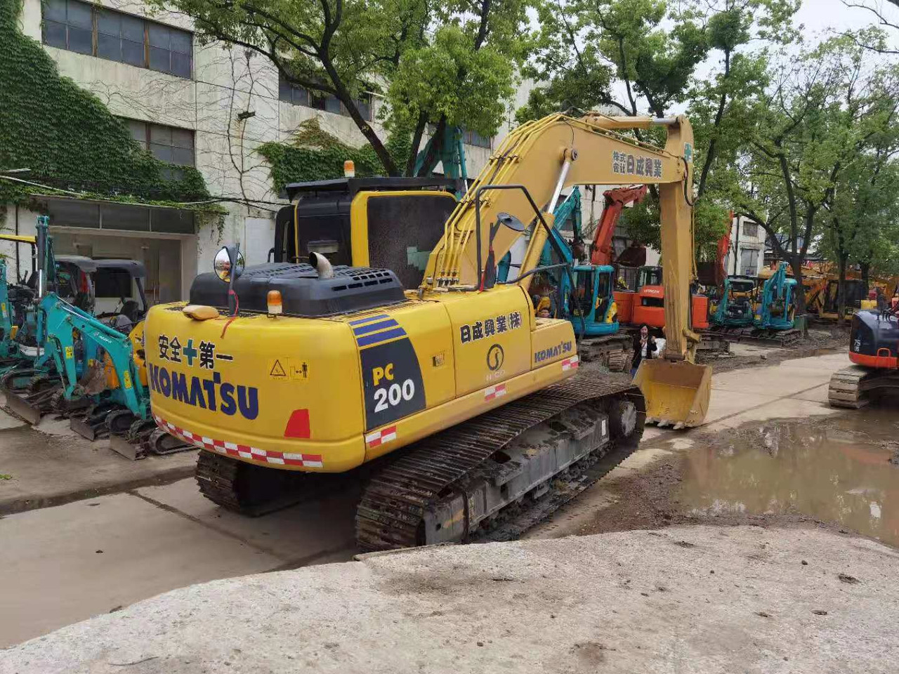 KOMATSU PC200-8 - Pelle sur chenille: photos 4 KOMATSU PC200-8 - Pelle sur chenille: photos 4