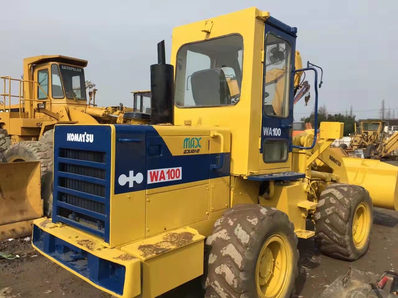 KOMATSU WA100 - Chargeuse sur pneus: photos 3 KOMATSU WA100 - Chargeuse sur pneus: photos 3