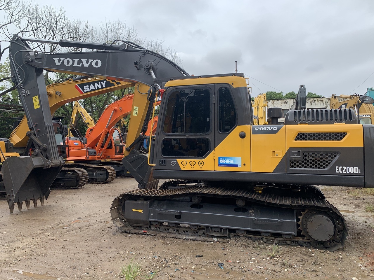 VOLVO EC200DL - Pelle sur chenille: photos 1 VOLVO EC200DL - Pelle sur chenille: photos 1
