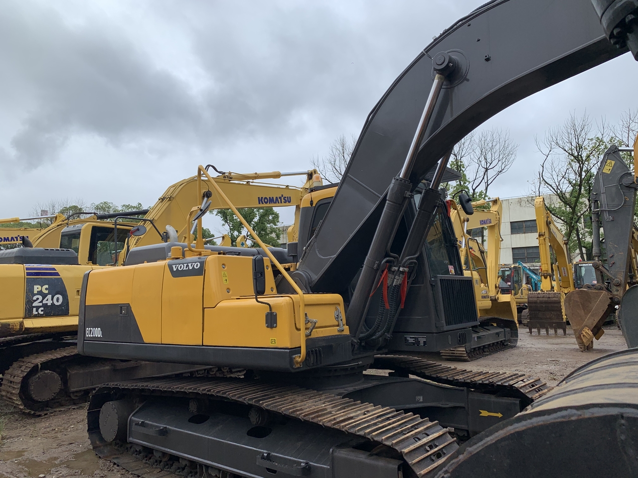 VOLVO EC200DL - Pelle sur chenille: photos 4 VOLVO EC200DL - Pelle sur chenille: photos 4