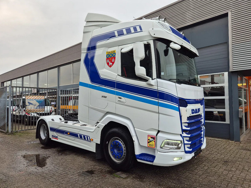 DAF XG 530/ (1) 2022/ Retarder/ LED/ Park Airco/ Navi/ Full option - Tracteur routier: photos 1 DAF XG 530/ (1) 2022/ Retarder/ LED/ Park Airco/ Navi/ Full option - Tracteur routier: photos 1