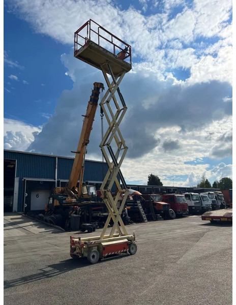 JLG 2646-E !!! LOW HOURS !!! - Nacelle ciseaux: photos 5 JLG 2646-E !!! LOW HOURS !!! - Nacelle ciseaux: photos 5