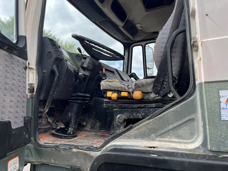 Camion malaxeur MAN 35.302 8x4 FULL STEEL SPRING MANUAL ZF GEARBOX !!! 6 CILINDER !!!: photos 15 Camion malaxeur MAN 35.302 8x4 FULL STEEL SPRING MANUAL ZF GEARBOX !!! 6 CILINDER !!!: photos 15