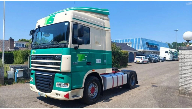 DAF XF 105.410 4 PIECES AVAILABLE - Tracteur routier: photos 5 DAF XF 105.410 4 PIECES AVAILABLE - Tracteur routier: photos 5
