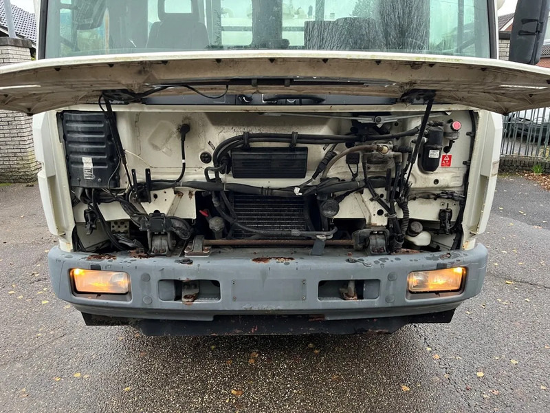 Volvo FL 611 FL6 11 4x2 with TANK, possible to remove the tank - Camion citerne: photos 3 Volvo FL 611 FL6 11 4x2 with TANK, possible to remove the tank - Camion citerne: photos 3