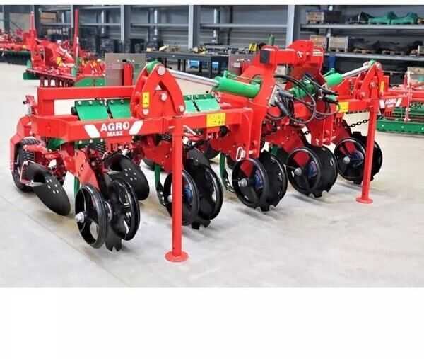 AGRO-MASZ AGREGAT DO UPRAWY MIĘDZYRZĘDOWEJ (PIELNIK) - Machine agricole: photos 2 AGRO-MASZ AGREGAT DO UPRAWY MIĘDZYRZĘDOWEJ (PIELNIK) - Machine agricole: photos 2