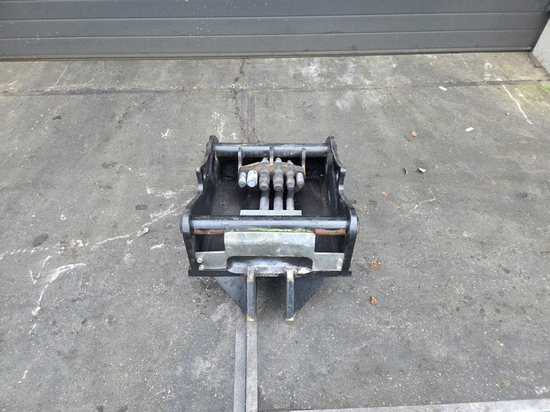 Oilquick kopplaat oq70/55 adaptor plate oilquick 70 55 steelwrist - Attache rapide pour Engins de chantier: photos 1 Oilquick kopplaat oq70/55 adaptor plate oilquick 70 55 steelwrist - Attache rapide pour Engins de chantier: photos 1