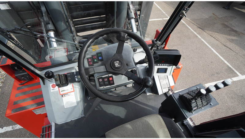 Kalmar DCE150-12 15T FORKLIFT - Engins de chantier: photos 5 Kalmar DCE150-12 15T FORKLIFT - Engins de chantier: photos 5