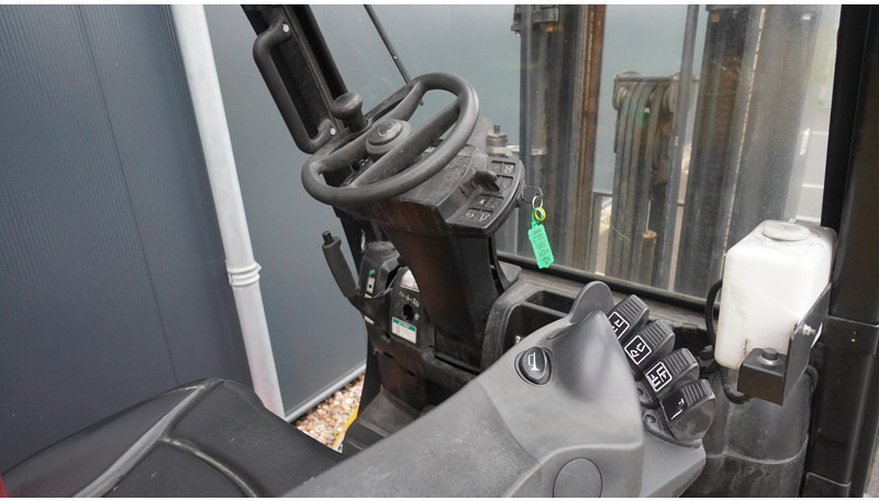 Yale GLP25VX E2170 LPG FORKLIFT TRIPLEX - Engins de chantier: photos 5 Yale GLP25VX E2170 LPG FORKLIFT TRIPLEX - Engins de chantier: photos 5