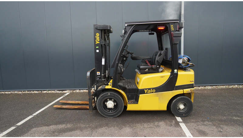 Yale GLP25VX E2170 LPG FORKLIFT TRIPLEX - Engins de chantier: photos 2 Yale GLP25VX E2170 LPG FORKLIFT TRIPLEX - Engins de chantier: photos 2
