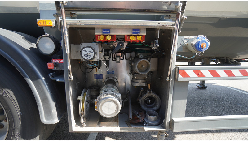 Schrader 3 AXLE ADR CHEMIE TANK TRAILER 40.000LTR - Semi-remorque citerne: photos 4 Schrader 3 AXLE ADR CHEMIE TANK TRAILER 40.000LTR - Semi-remorque citerne: photos 4