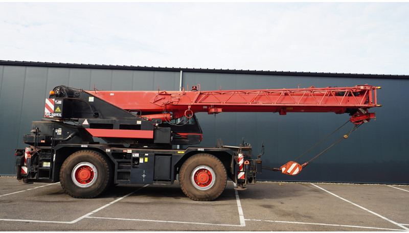 Tadano-Faun GR-300EX WITH JIB 4X4X4 ROUGH TERRAIN CRANE - Camion grue: photos 2 Tadano-Faun GR-300EX WITH JIB 4X4X4 ROUGH TERRAIN CRANE - Camion grue: photos 2