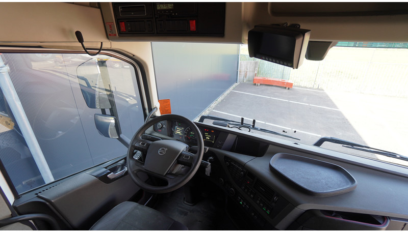 Volvo FH 420 6X2 LNG ADR - Tracteur routier: photos 5 Volvo FH 420 6X2 LNG ADR - Tracteur routier: photos 5