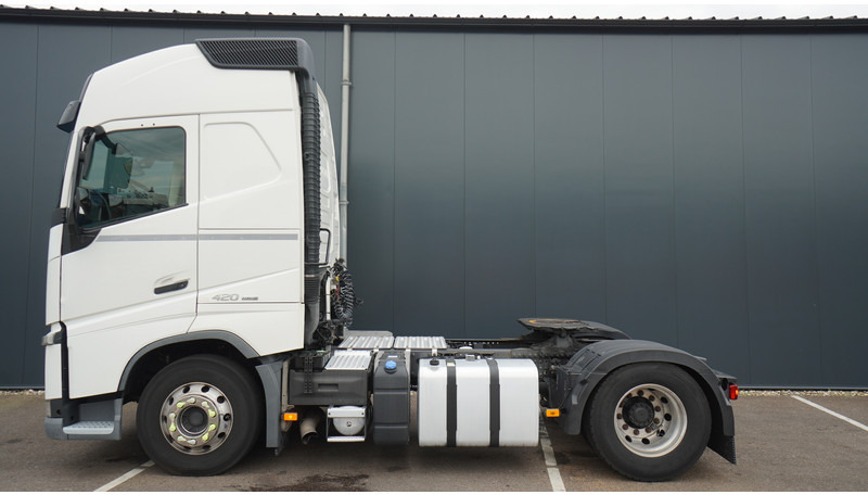 Volvo FH 420 ADR GLOBETROTTER 808.000KM - Tracteur routier: photos 1 Volvo FH 420 ADR GLOBETROTTER 808.000KM - Tracteur routier: photos 1