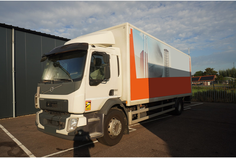 Volvo FL 280 CLOSED BOX BROKEN ENGINE NOT DRIVABLE - Camion fourgon: photos 2 Volvo FL 280 CLOSED BOX BROKEN ENGINE NOT DRIVABLE - Camion fourgon: photos 2