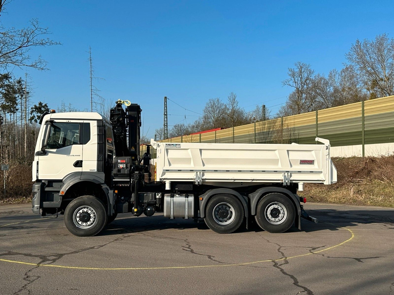 MAN TGS 28.440 6x4-4/3-Seiten- Kipper / Hiab 228-6 - Camion benne, Camion grue: photos 3 MAN TGS 28.440 6x4-4/3-Seiten- Kipper / Hiab 228-6 - Camion benne, Camion grue: photos 3