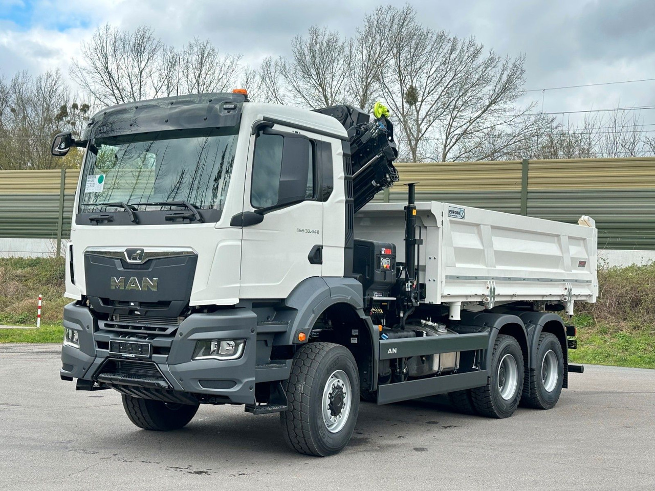 MAN TGS 33.440 6x6 /3-Seiten- Kipper / HIAB 228-4 - Camion benne, Camion grue: photos 2 MAN TGS 33.440 6x6 /3-Seiten- Kipper / HIAB 228-4 - Camion benne, Camion grue: photos 2