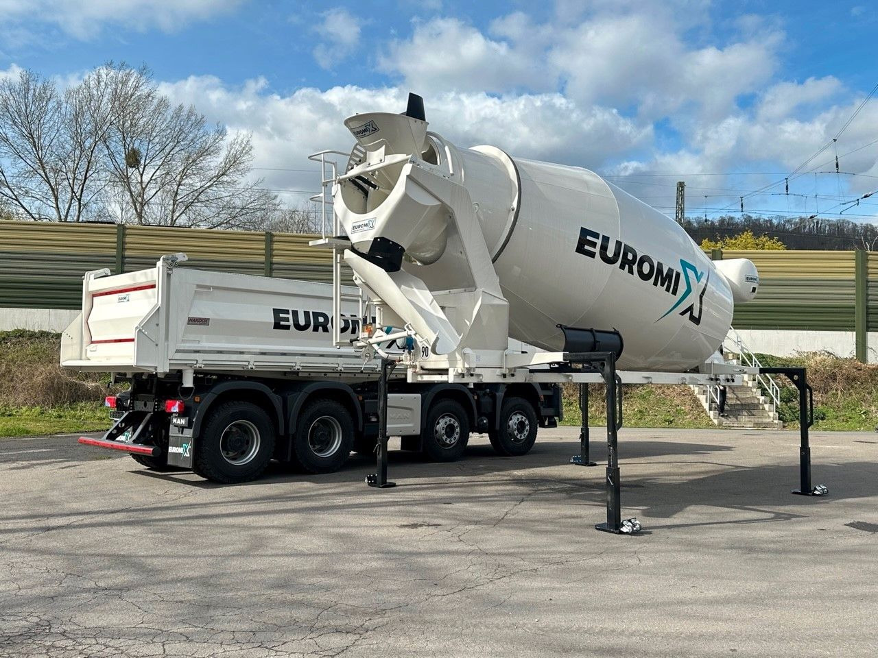 Volvo FMX 460 8x4 / WECHSELSYSTEM KIPPER+MISCHER Volvo FMX 460 8x4 / WECHSELSYSTEM KIPPER+MISCHER - Camion benne: photos 4 Volvo FMX 460 8x4 / WECHSELSYSTEM KIPPER+MISCHER Volvo FMX 460 8x4 / WECHSELSYSTEM KIPPER+MISCHER - Camion benne: photos 4