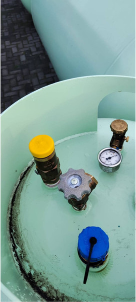 De Visser Propaan/Butaan verticaal LPG tank 500 L (0,25 tons) vertical Propaan/Butaan LPG tank 500 L (0,25 tons) Gastank Ø 800 including tank fittings hoogte 1500 mm - Réservoir de carburant: photos 3 De Visser Propaan/Butaan verticaal LPG tank 500 L (0,25 tons) vertical Propaan/Butaan LPG tank 500 L (0,25 tons) Gastank Ø 800 including tank fittings hoogte 1500 mm - Réservoir de carburant: photos 3