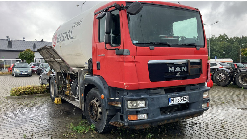 MAN TGM 18.250 4x2 15412 Liter Gas tank truck ID 2.170 - Camion citerne: photos 2 MAN TGM 18.250 4x2 15412 Liter Gas tank truck ID 2.170 - Camion citerne: photos 2