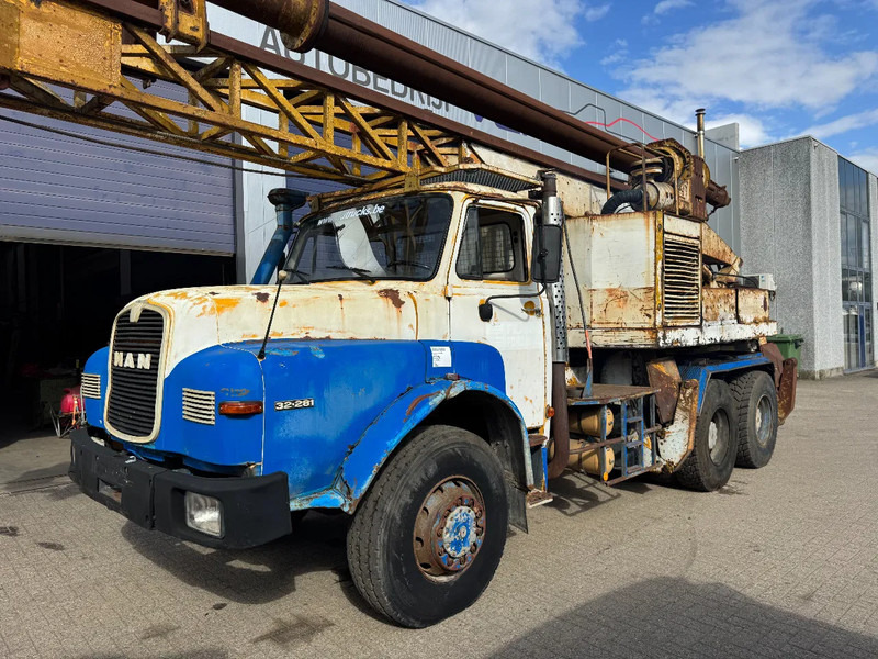 MAN 32.281 **FOREUSE-DRILLTRUCK-6X6** - Camion: photos 2 MAN 32.281 **FOREUSE-DRILLTRUCK-6X6** - Camion: photos 2