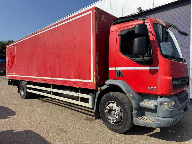 DAF LF 55.220 **MANUAL GEARBOX-EURO 4** - Camion fourgon: photos 3 DAF LF 55.220 **MANUAL GEARBOX-EURO 4** - Camion fourgon: photos 3