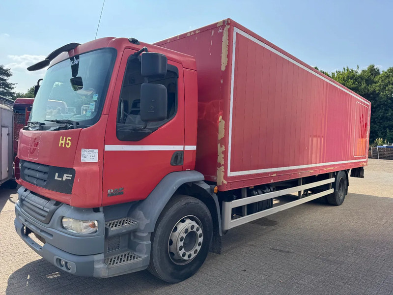 DAF LF 55.220 **MANUAL GEARBOX-EURO 4** - Camion fourgon: photos 1 DAF LF 55.220 **MANUAL GEARBOX-EURO 4** - Camion fourgon: photos 1