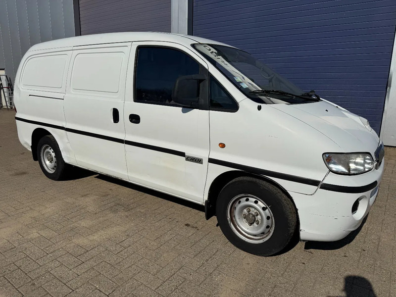 Hyundai H200 - Fourgon utilitaire: photos 3 Hyundai H200 - Fourgon utilitaire: photos 3