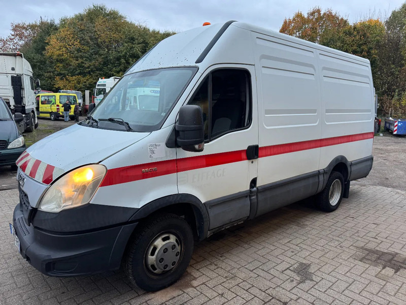 Iveco Daily **35C15-EURO 5-MOTOR 3.0** - Fourgon utilitaire: photos 2 Iveco Daily **35C15-EURO 5-MOTOR 3.0** - Fourgon utilitaire: photos 2